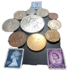 1 Medaglia E 9 monete Inglesi Tutte Diverse + 3 Francobolli Omaggio π - Foto 1 di 8