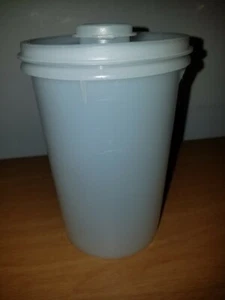 Tupperware #321-5 1 qt. Clear/White Container w/ Lid Pour Spout - Picture 1 of 10