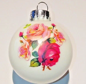 KREBS-GLAS Lauscha" Eine Deko Glaskugel Ø 5,7 cm porzellanweiß im Rosen-Dekor - Bild 1 von 1