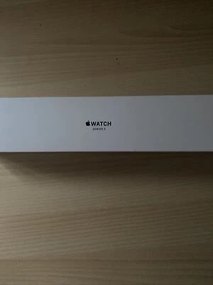 Apple Watch Series 3 GPS 38mm Cassa in Alluminio Nero Siderale Cinturino - Immagine 1 di 4