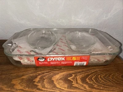 Pyrex Originals Value Pack- 3 QT. Baking Dish & 4 8 oz. Dessert Dishes NIP - Image 1 of 4
