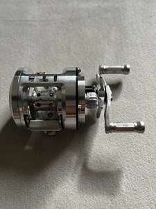Megabass ITO Monoblock 100XR MONOBLOCK Right Handle Daiwa Megabass Used - Picture 1 of 7
