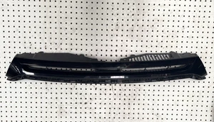 VOLKSWAGEN SCIROCCO FRONT BUMPER UPPER TOP GRILLE IN BLACK 1K8853653 2008 - 2014 - Picture 1 of 3