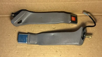 Mazda B3000 1994 fabricante de equipos originales gris cinturón de seguridad hebilla extremo receptores TRW Foto 1 de 4