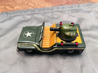Jeep de hojalata verde militar raro vintage Haji Japón Missle Strike B-10207 EE. UU. 14750 Foto 1 de 4