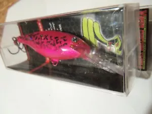 1 Rapala Deep Shad Rap Lure SR7 VIPER oscurante personalizzato Bubblegum nuovo con scatola - Foto 1 di 7