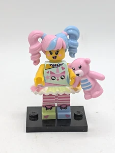Lego 71019 Minifigura Serie 20 Niña N-Pop con Oso y Soporte - Imagen 1 de 6