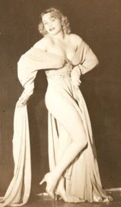 1930er - 1940er Bruno of Hollywood Foto Risqué Celebrity Burlesque Dancer 2A - Bild 1 von 3