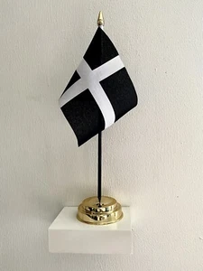 CORNWALL TABLE FLAG with Flat One hole Golden base 15cm x 10cm - Foto 1 di 1