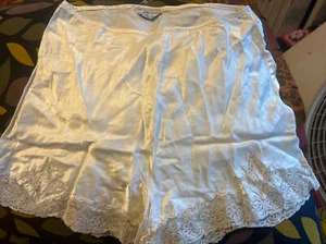 VTG TROUSSEAUX by ERRIS rayon / lace Womens Sleep Short, Ivory Size 26 - Picture 1 of 19