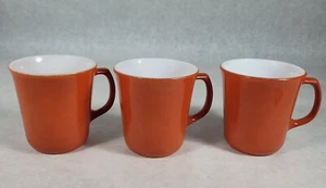 Vintage 3er Set PYREX Milchglas gebrannt orange rost Kaffeetassen Becher D Henkel - Bild 1 von 5