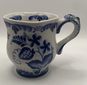 Vintage GZHEL BLAU & WEISS PORZELLAN Teetasse Russian Russia Erdbeermuster - Bild 1 von 12