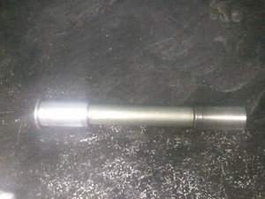 00-07 Suzuki Front Axle Assembly # 54711-35F10 GSX-R600 GSXR 600 750 1000 - Picture 1 of 3