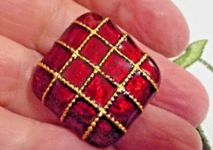 Brilliant Colored Enamel Quilt Pattern Button (4086) - Picture 1 of 4