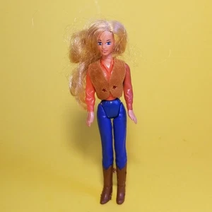 Vintage 1981 Kenner Glamour Gals Shara Cowgirl With Vest 4" Doll - Picture 1 of 4