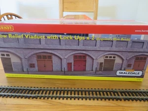 Hornby Skaledale R7368 Low Relief Viaduct with lock ups x2 engineers blue Brick - Picture 1 of 8