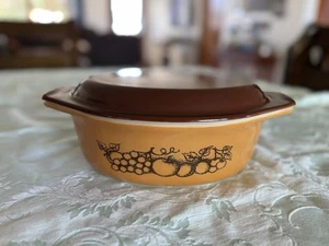 Pyrex Old Orchard Obst braun Auflaufform mit Deckel #043 1,5 QT Vintage Ofengeschirr  - Bild 1 von 5