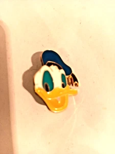 PIN BROCHE ESMALTE/SOLAPA/PATO DONALD "DISNEY" NIP-ENVÍO AL DÍA SIGUIENTE - Imagen 1 de 4
