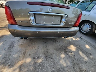 Parachoques trasero Cadillac Deville 2000 2001 2002 2003 2004 2005 marrón Foto 1 de 4
