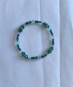 Pretty Ladies Bracelet Bangle Green & Clear Colourless Beads w Bling Rhinestones - Picture 1 of 3