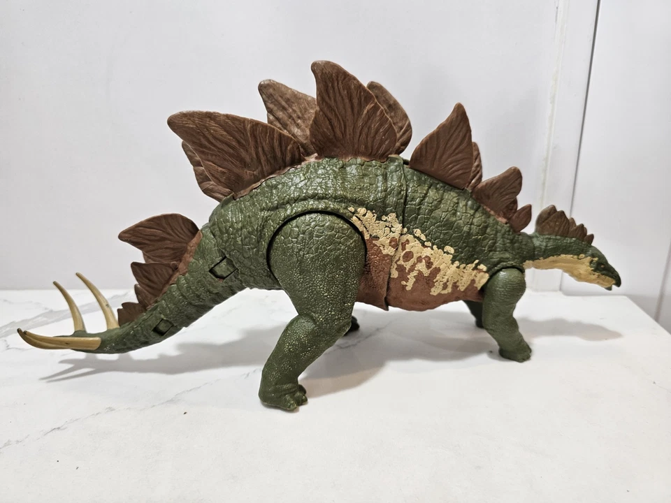 Jurassic World Camp Cretácico Dino Escape STEGOSAURIO Mega Destructores Dinosaurio Foto 1 de 4