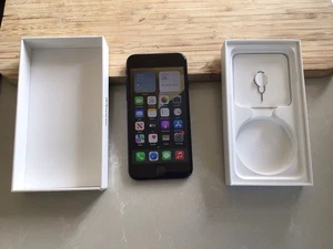Apple iPhone SE 2020 2nd GEN 64GB 4G LTE iOS Smartphone Unlocked Pristine - Picture 1 of 5
