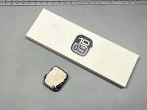 GPS uniquement Apple Watch série 10 46 mm. A2999. Ecran cassé. Pour pièces ou réparation. - Photo 1 sur 8