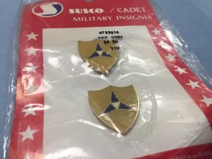 US Army DUI -3rd Corps, clutch back (2 pc) Susco (in org. Package) - Picture 1 of 6