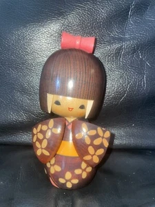 WOODEN KOKESHI DOLL VINTAGE JAPANESE ART 5INCH KOSODE HAPPY KIMONO GIRL ARTFORUM - Foto 1 di 6