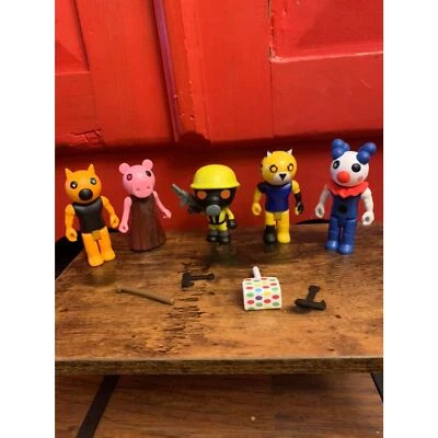 Видеоигра Minecraft Piggy 5 персонажей Foxy Clowny Torcher Tigry Weapons б/у в отличном состоянии - Изображение 1 из 4