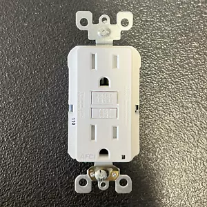 Leviton AFTR1-W Smartlockpro interruttore circuito guasto arco 15 A-125 V bianco 022 - Foto 1 di 4