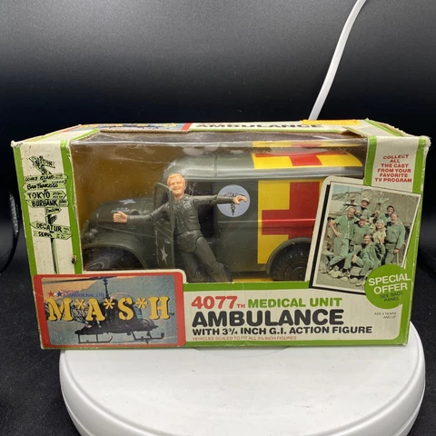 Rare Tristar 1982 MASH 4077 Medical Unit Ambulance w/3 3/4" G I Action Figure Cover
