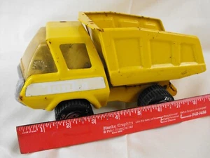 Camión de volteo Tonka 9"" 1977 vintage de metal amarillo de 9"" - buen estado - Imagen 1 de 10