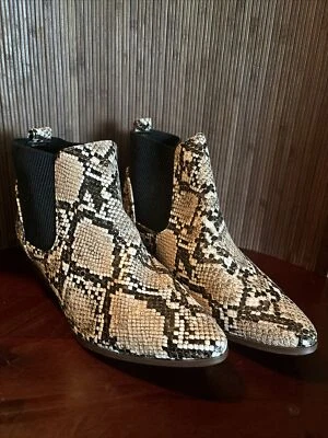 Botines Qupid imitación piel de serpiente punta punta EE. UU. Talla 6 Foto 1 de 4