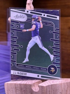 2024 Panini Absolute - Rookies J.J. McCarthy #110 (RC) - Picture 1 of 2