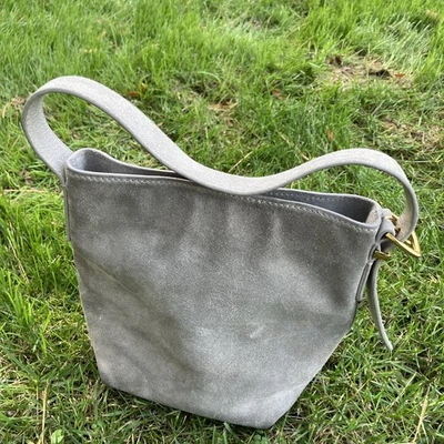 MARGOT 纽约真皮 Gabi Maxi 水饺包柔软绿色灰色麂皮绒 — 第 1/4 张图片