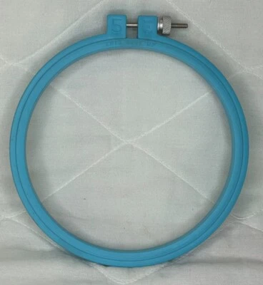 VTG Plastic Embroidery Quilting Hoop Round 5 Inch Adjustable Metal Screw Tension - Image 1 of 4
