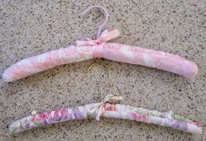 Vintage gepolsterte Kleiderbügel - 2 Stück - Bild 1 von 5