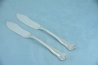 2 espalhadores de manteiga Tiffany Provence All Sterling 5-7/8" cabo plano sem monograma - Imagem 1 de 4