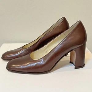 DKNY Donna Karen Sz 6 Brown Leather Round Toe Classic Block Heel Pumps NEW - Picture 1 of 5