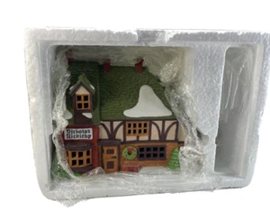 Dept 56 Dickens' Village Nicholas Nickleby Cottage 5925-0 scatola originale - Foto 1 di 3