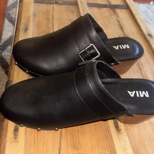 Mia Clogs schwarz Kunstleder Schuhe mit silbernen Nieten Damen 9 - Bild 1 von 6