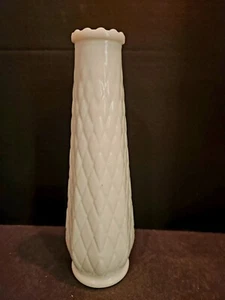 E.O. "Jarrón Brody Diamond Acolchado Vidrio de Leche Colchado De Colección ~ Marcado ~ MCM 9"  - Imagen 1 de 8
