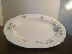Pfaltzgraff Grapevine Deep Oval Serving Platter 15 1/4" x 11 1/2" x 1 3/4" - Picture 1 of 6