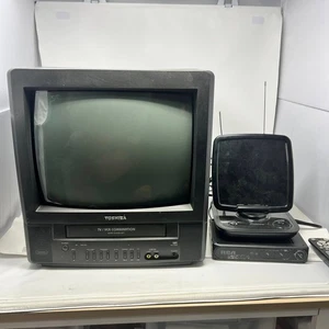 2002 Toshiba TV/VCR Combination MV13M3 w/RCA ATSC Converter Box/Philips Antenna - Picture 1 of 7