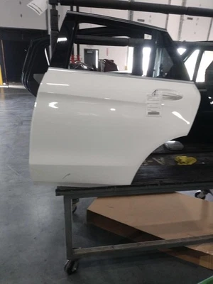 Mercedes-Benz Clase GLC 2018 puerta izquierda blanca SUV de 4 puertas OEM pieza usada 17162 Foto 1 de 2