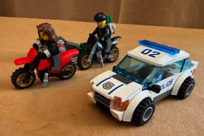 60042 LEGO Complete CITY: High Speed Police Chase robbers - Image 1 of 4