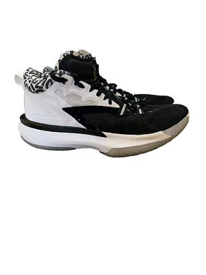 Talla 9.5 - Jordan Z Code Negro/Dorado metálico/Blanco Foto 1 de 4