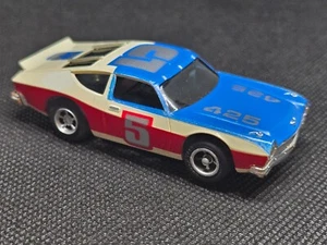 Aurora/AFX #1930 Matador Stocker #5 Red/White/Blue W/ Magnatraction Chassis - Photo 1/10