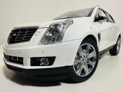 Kyosho Cadillac SRX CrossOver 1/18 Scale Diecast Model Car Collectible - Image 1 of 4